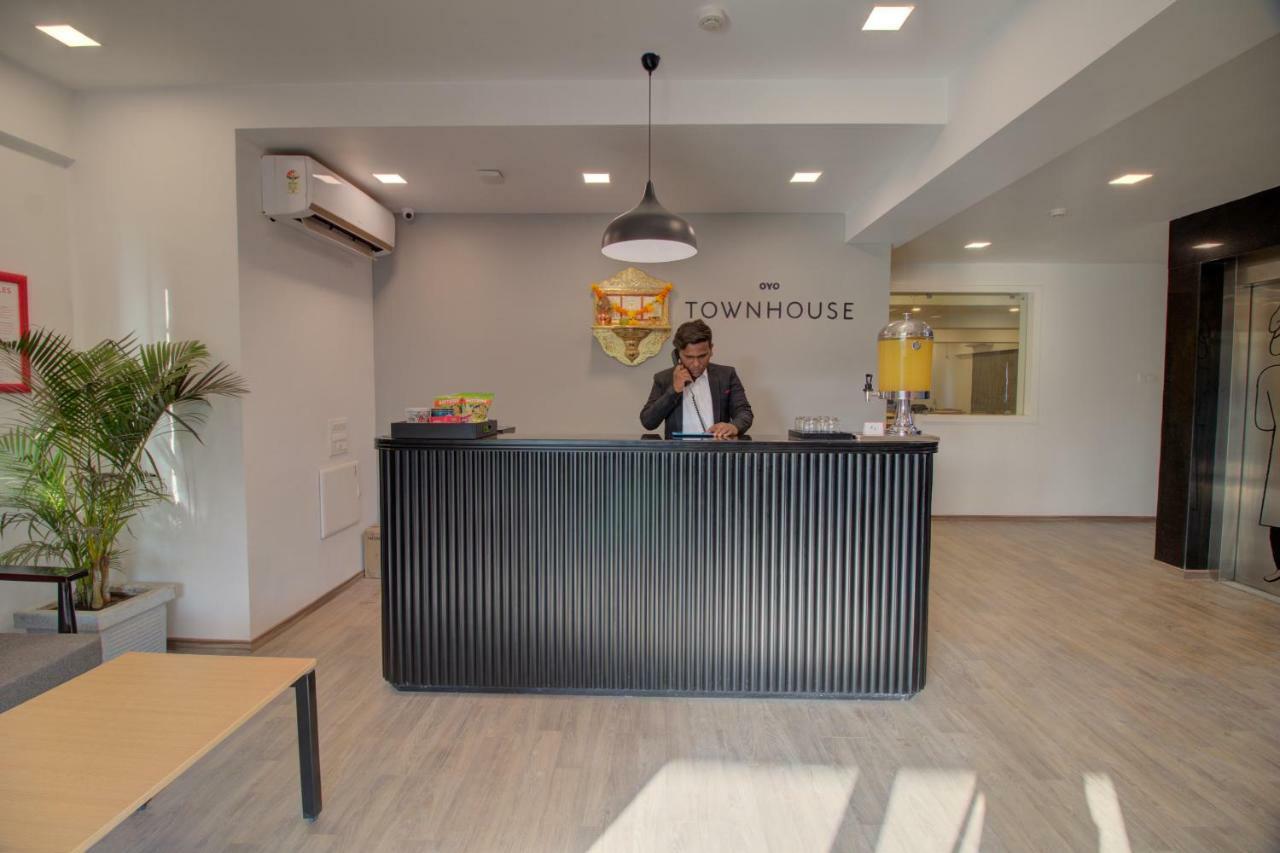 Townhouse Oak Kopar Khairane Navi Mumbai Formerly Ivy Hotel Luaran gambar
